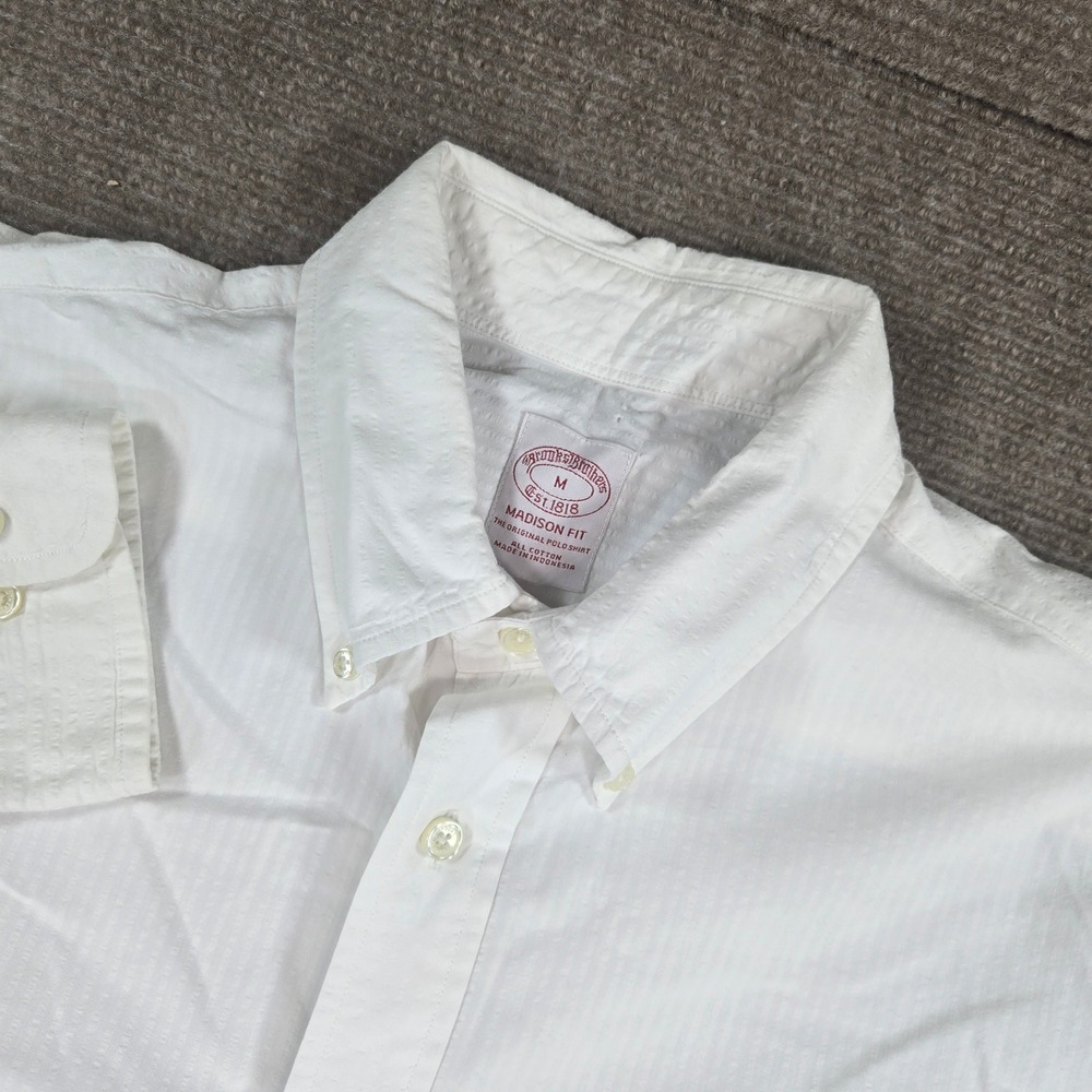 Brooks Brothers Mens M White Seersucker Madison Fit Button Down Polo Shirt